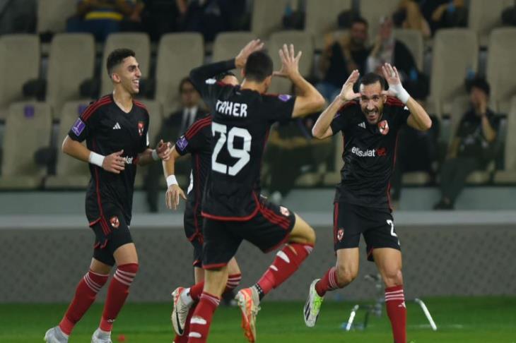 احتفال علي معلول لاعب الأهلي